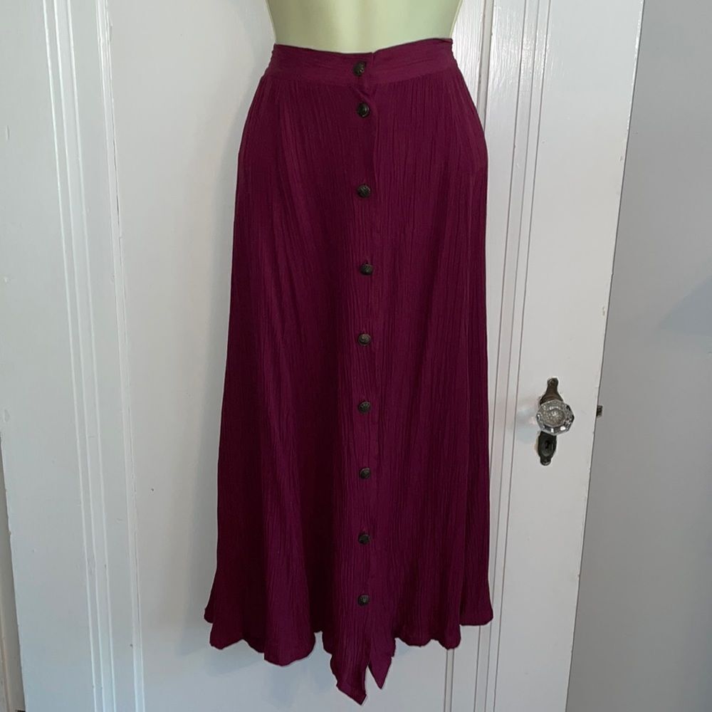 Vintage Sag Harbor plum purple rayon crinkle cloth midi skirt/buttons up front‎